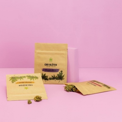 Flat pouches made of brown kraft paper