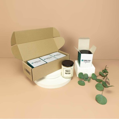 Kerzen im Versandkarton