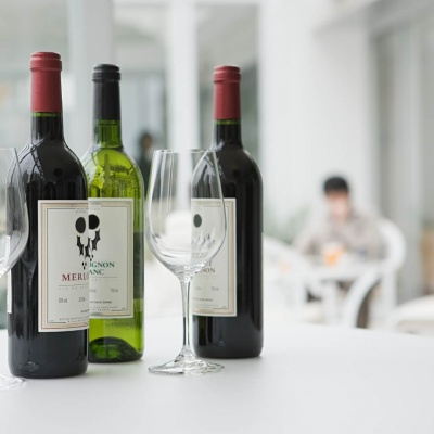 Wine labels from textured paper